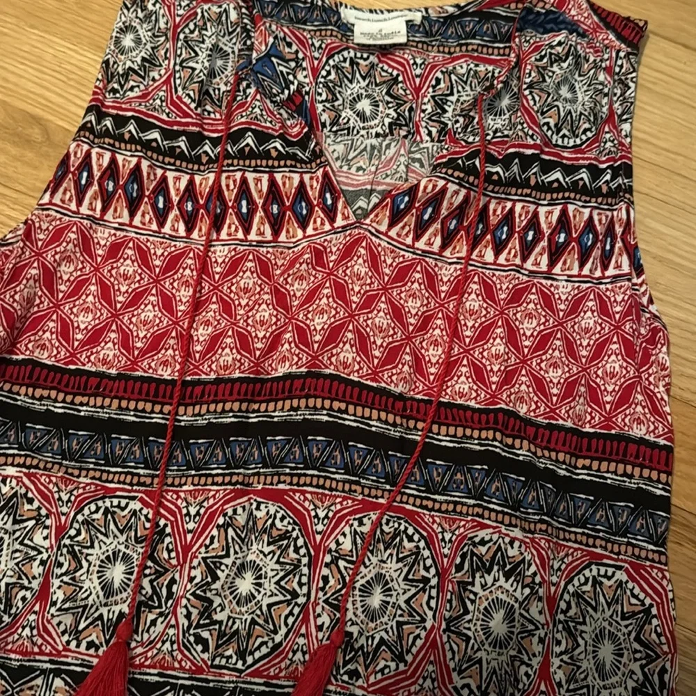 Bohemian Sleeveless Dress with Red and Black Patterns - Picture 3 of 4